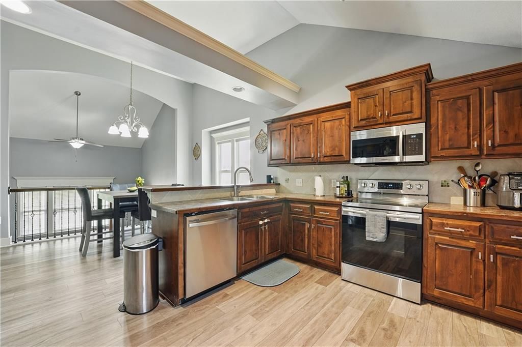 896 E Lanesfield Street — photo 12