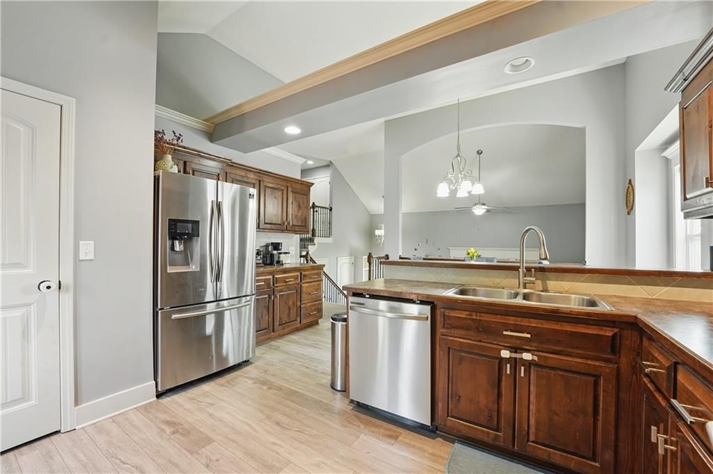 896 E Lanesfield Street — photo 13