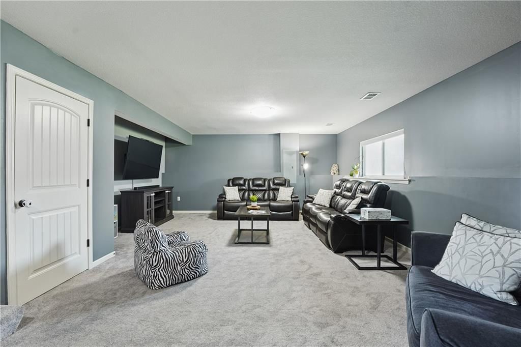 896 E Lanesfield Street — photo 29