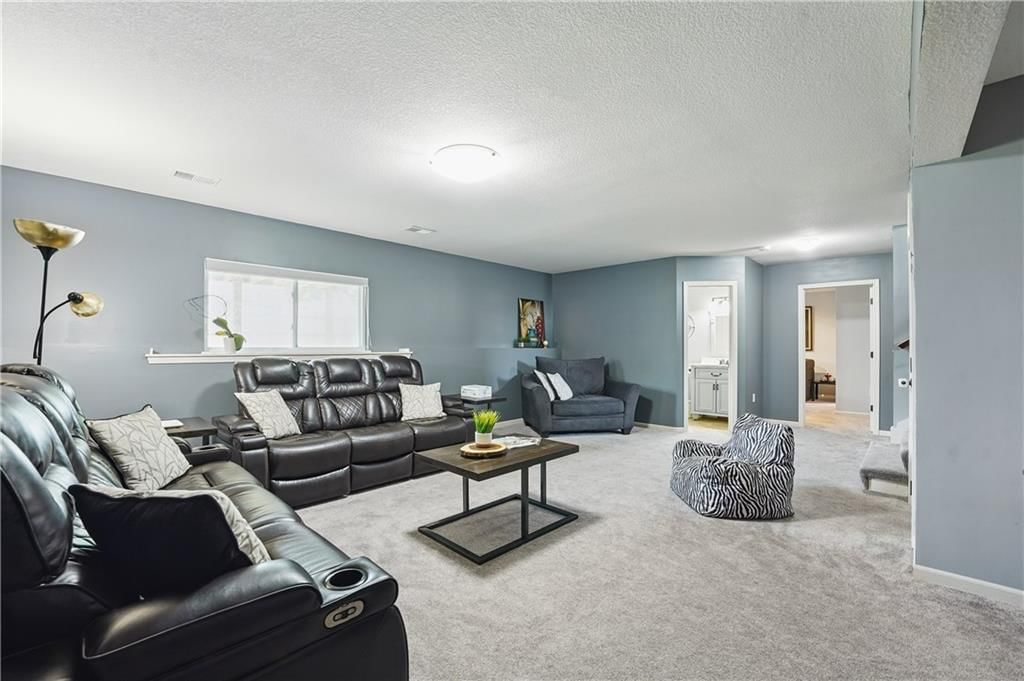 896 E Lanesfield Street — photo 31