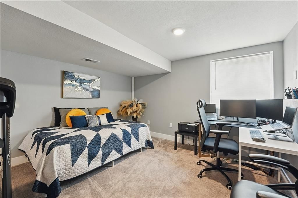 896 E Lanesfield Street — photo 32