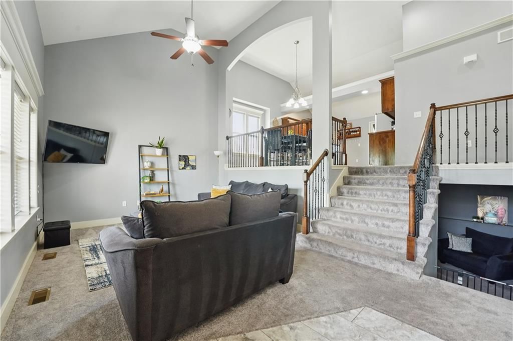 896 E Lanesfield Street — photo 5