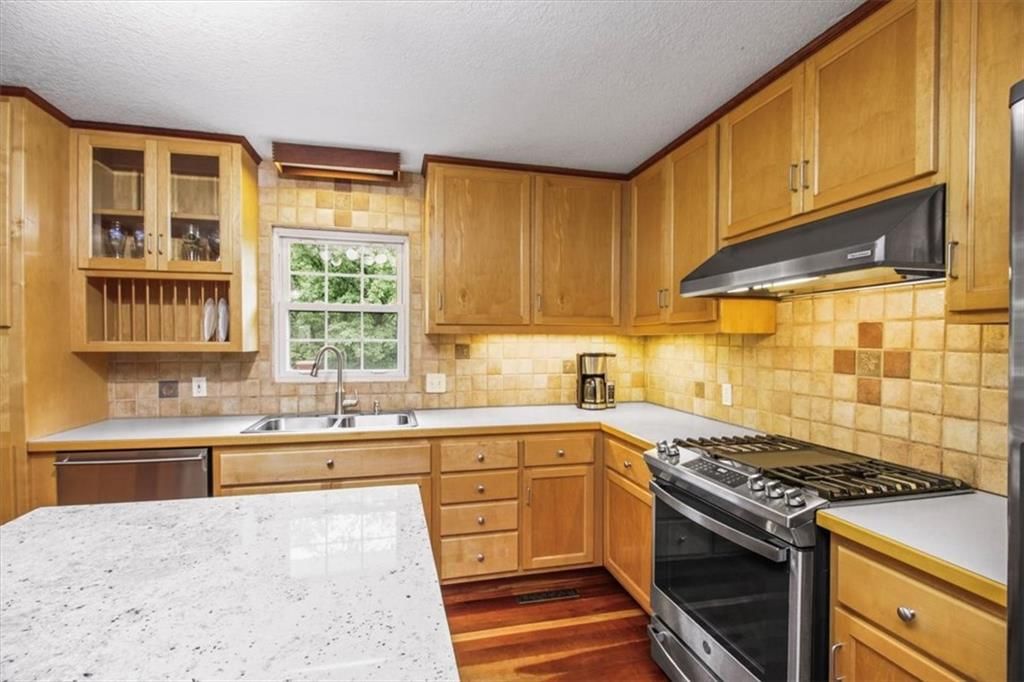 4188 Country Squire Lane — photo 8