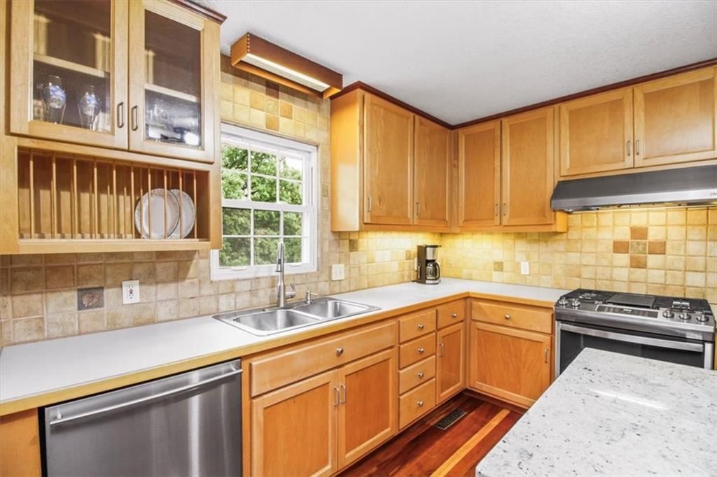 4188 Country Squire Lane — photo 9