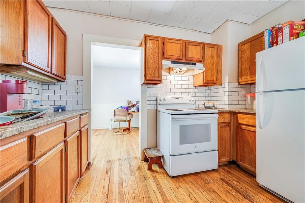 215 S Leonard Street — photo 12
