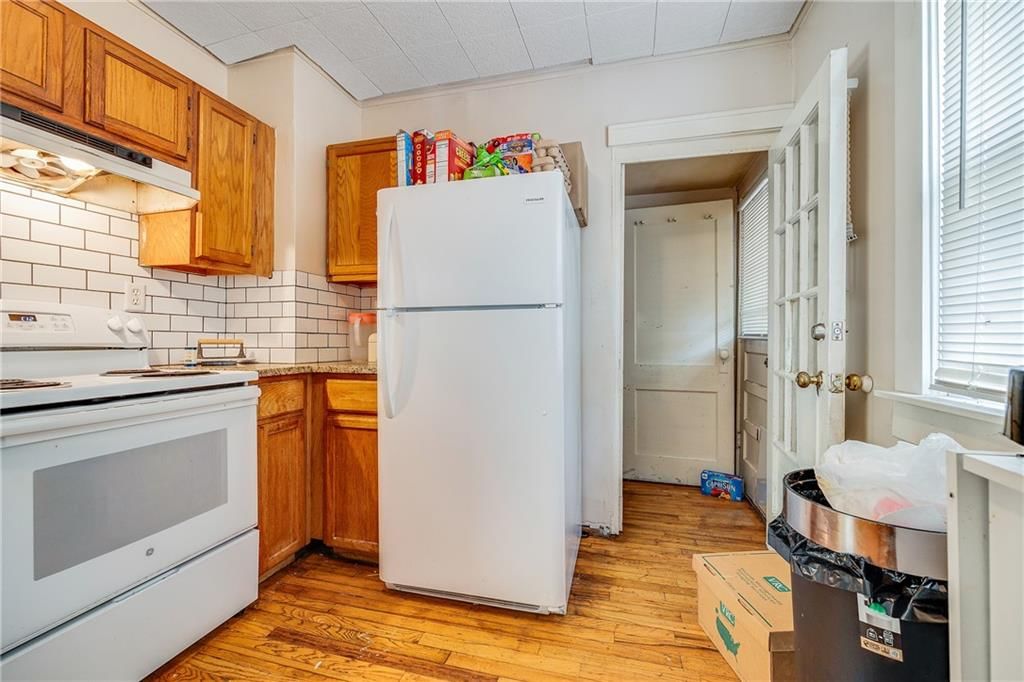215 S Leonard Street — photo 13