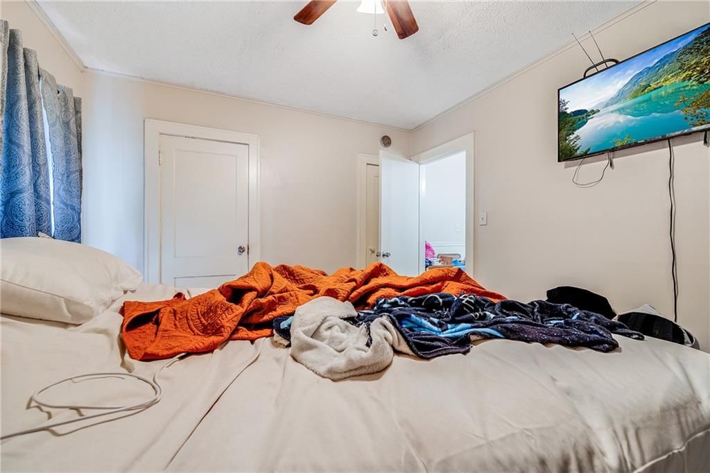 215 S Leonard Street — photo 15