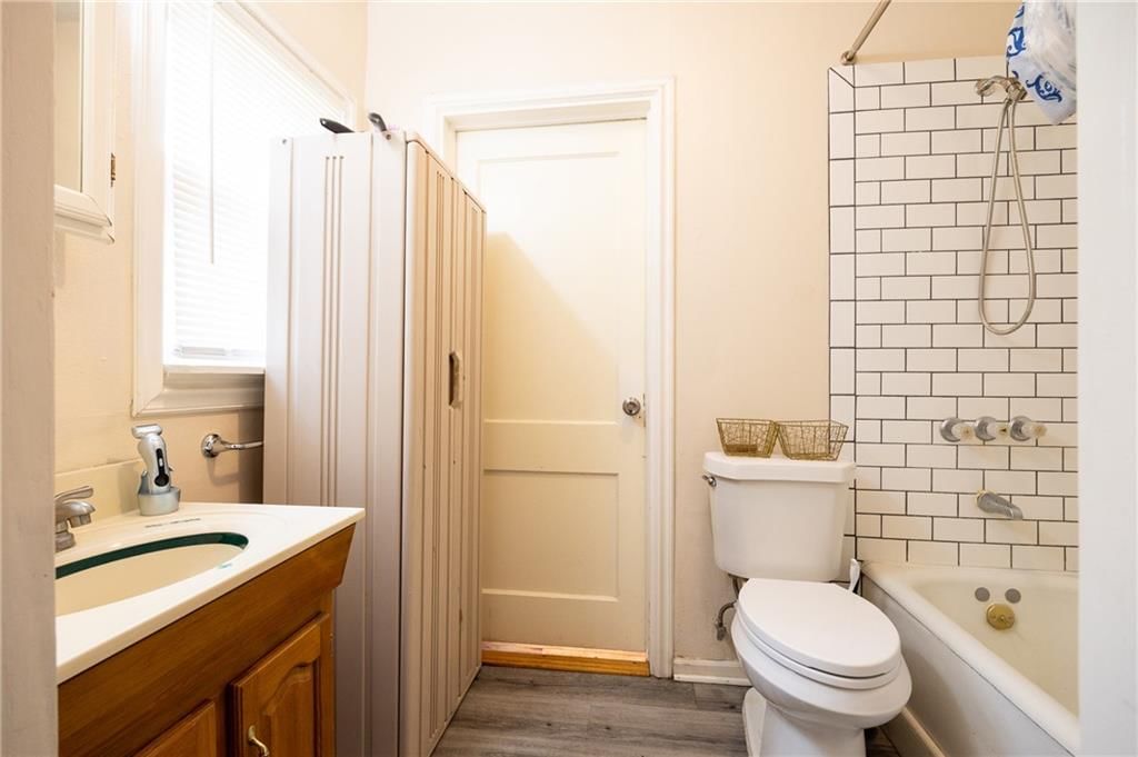 215 S Leonard Street — photo 16