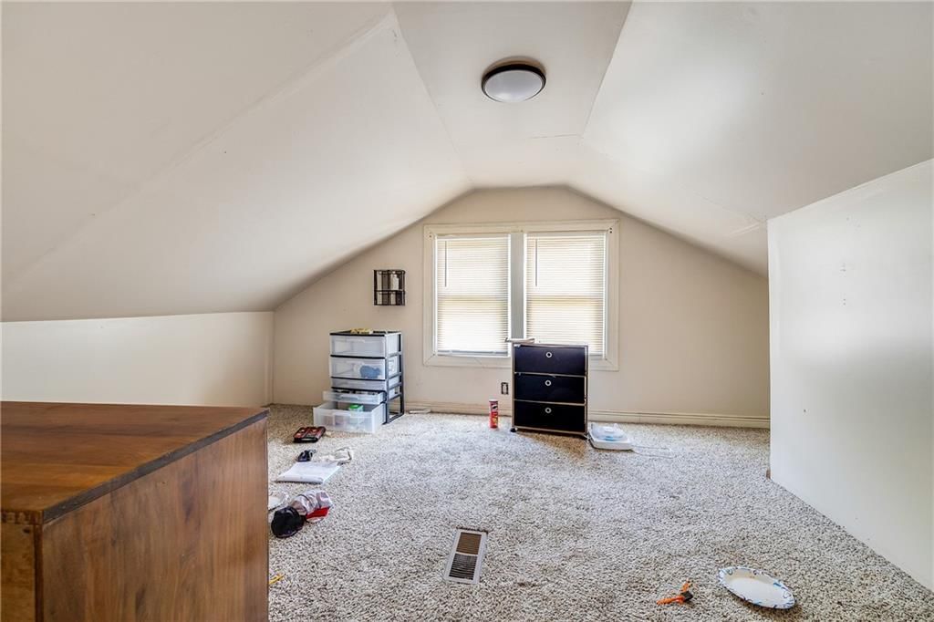 215 S Leonard Street — photo 18