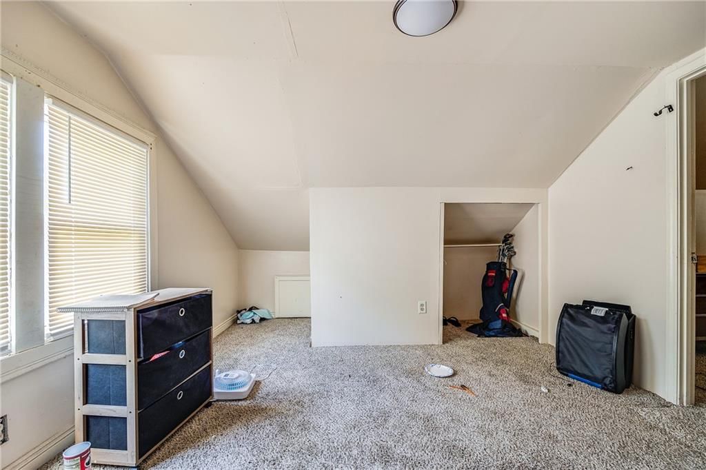 215 S Leonard Street — photo 19