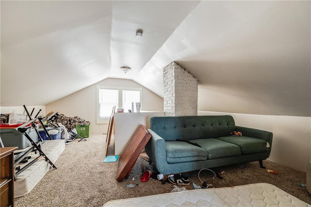 215 S Leonard Street — photo 21