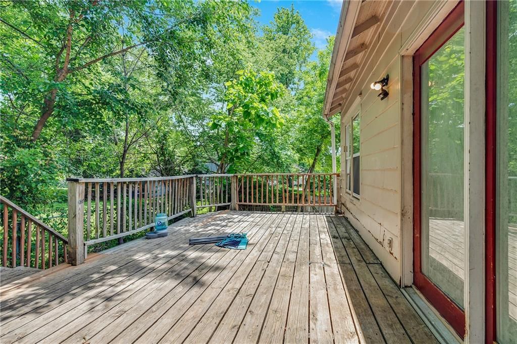 215 S Leonard Street — photo 23