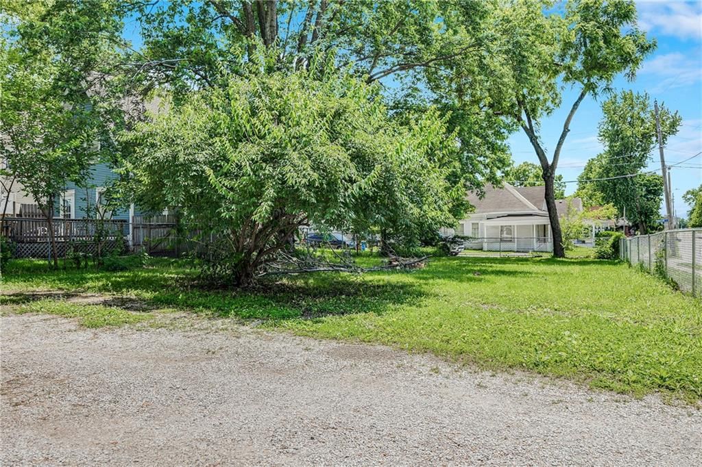 215 S Leonard Street — photo 27