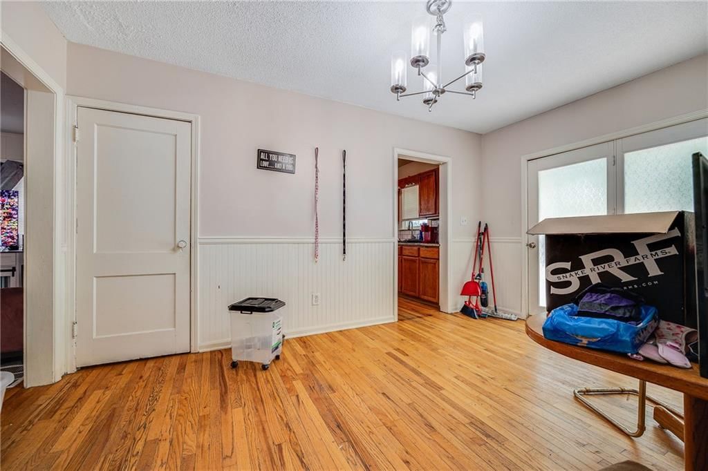215 S Leonard Street — photo 9
