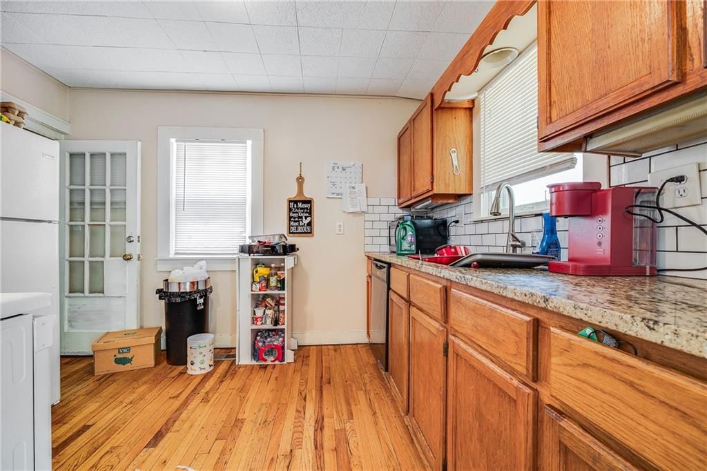 215 S Leonard Street — photo 10