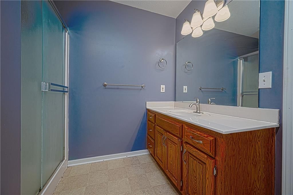 1604 S 105th Terrace — photo 12