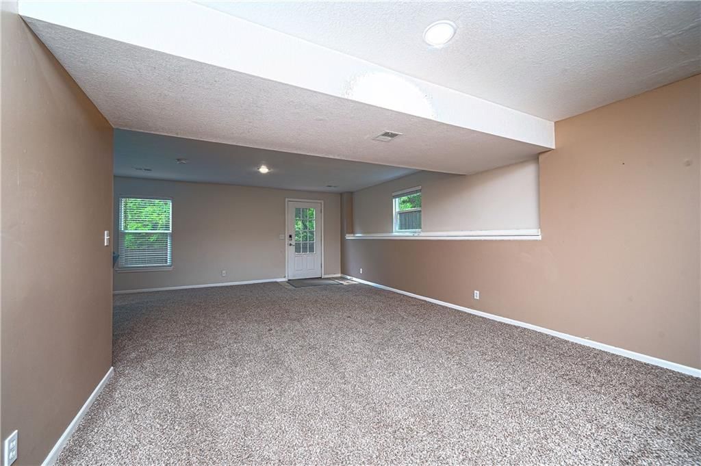 1604 S 105th Terrace — photo 19