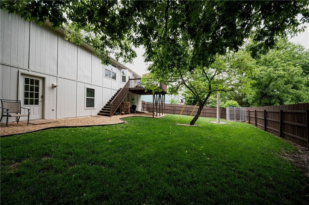 1604 S 105th Terrace — photo 23