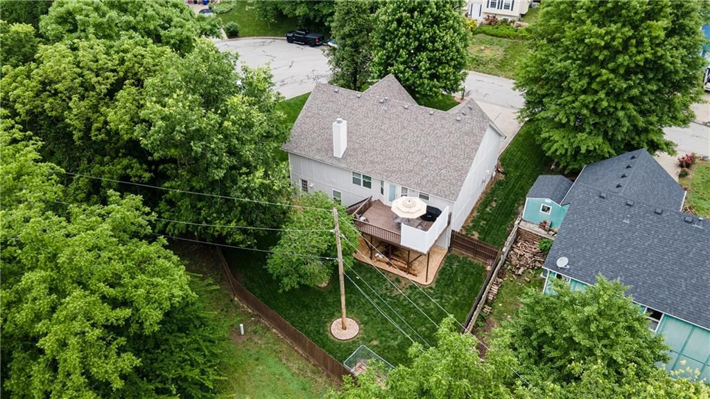 1604 S 105th Terrace — photo 29