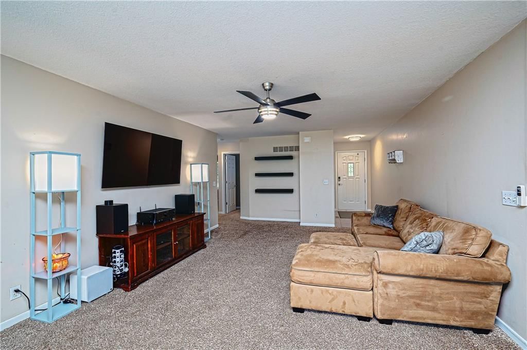 1604 S 105th Terrace — photo 5