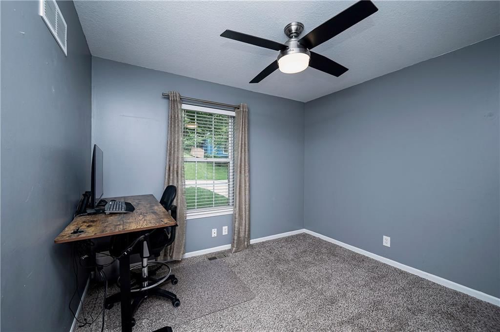 1604 S 105th Terrace — photo 7
