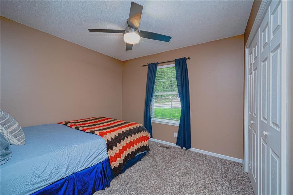 1604 S 105th Terrace — photo 8