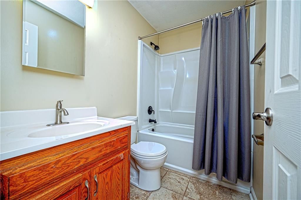 1604 S 105th Terrace — photo 9