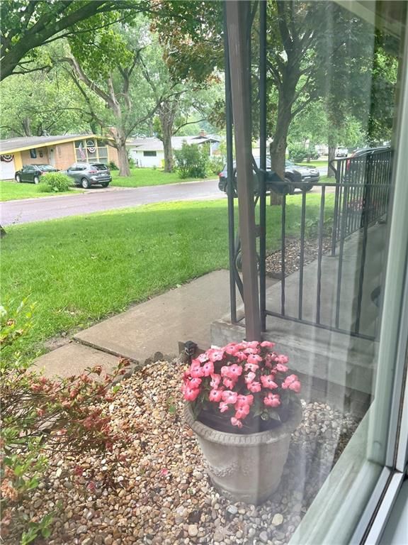 208 Manor Drive — photo 38