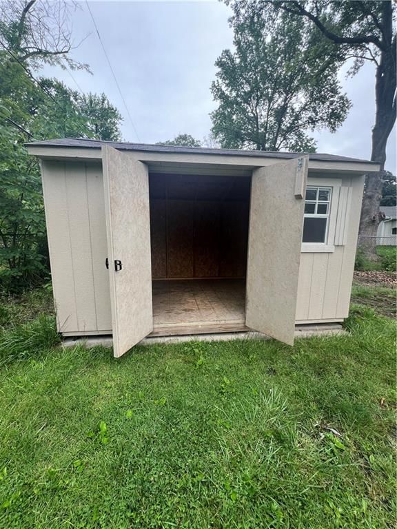 208 Manor Drive — photo 10