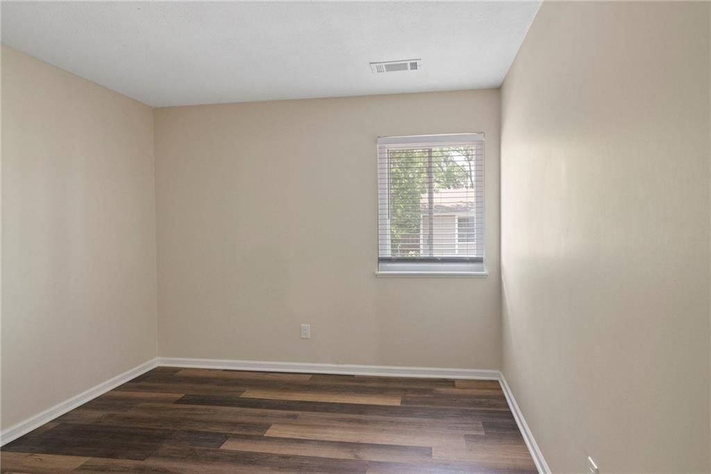 14107 W 88th Street — photo 10