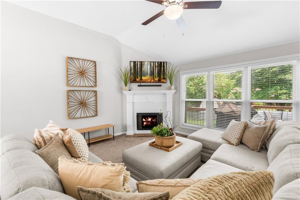 1021 NE Woodbury Lane — photo 5