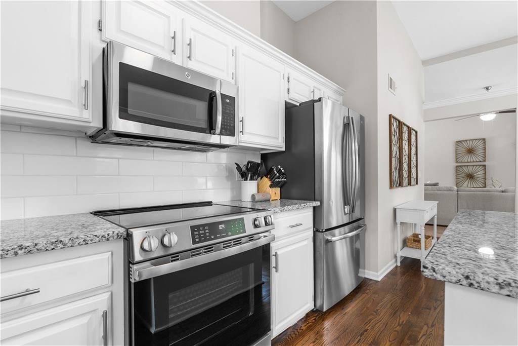 1021 NE Woodbury Lane — photo 8