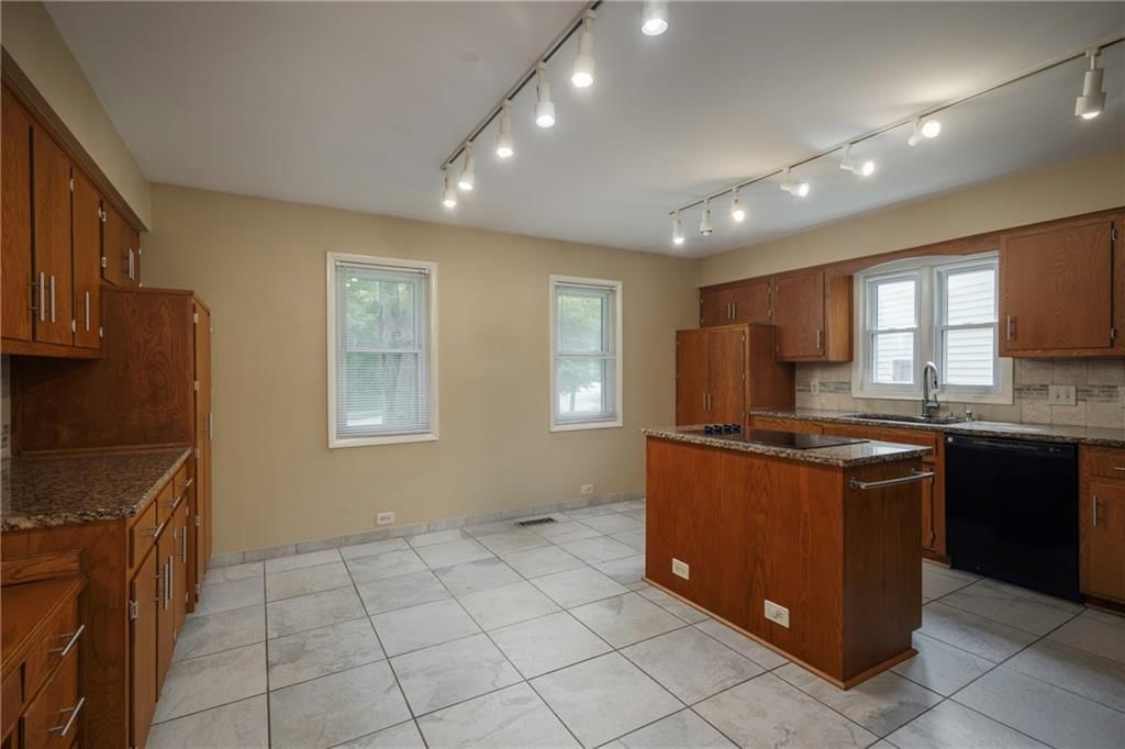 5926 N Chatham Avenue — photo 9