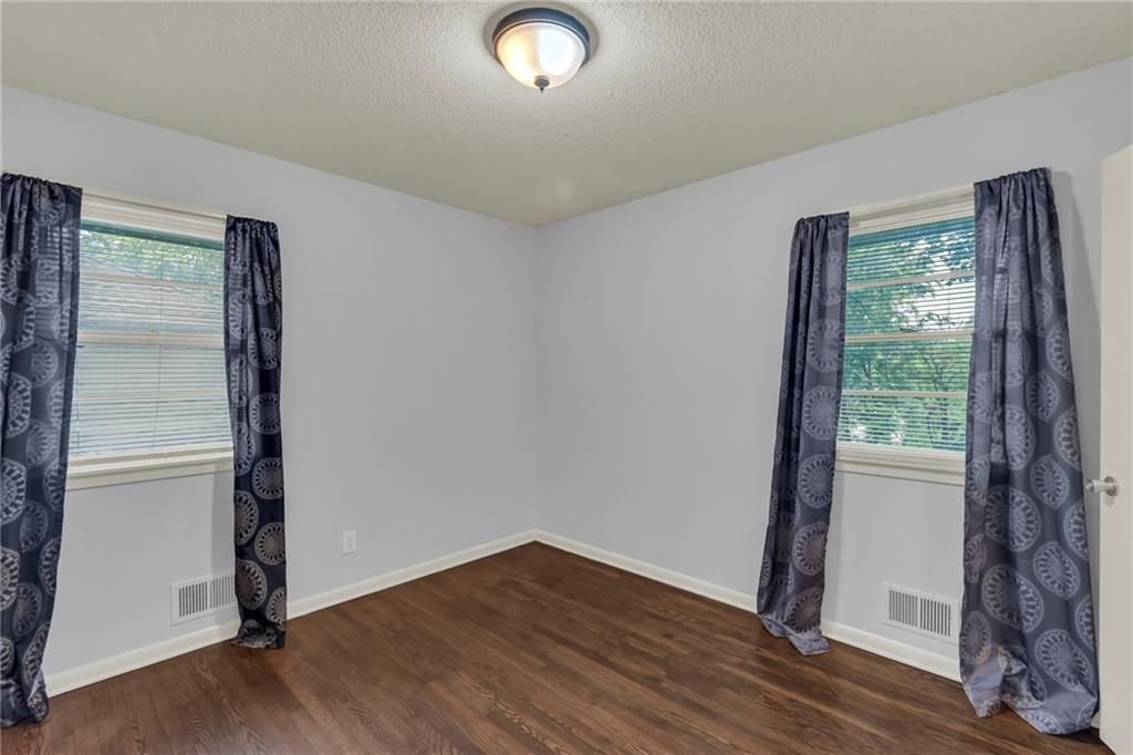 9810 Wallace Avenue — photo 13