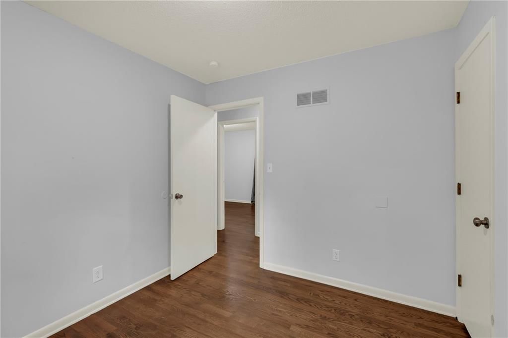 9810 Wallace Avenue — photo 17