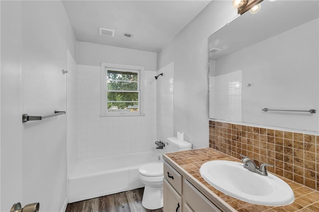9810 Wallace Avenue — photo 18
