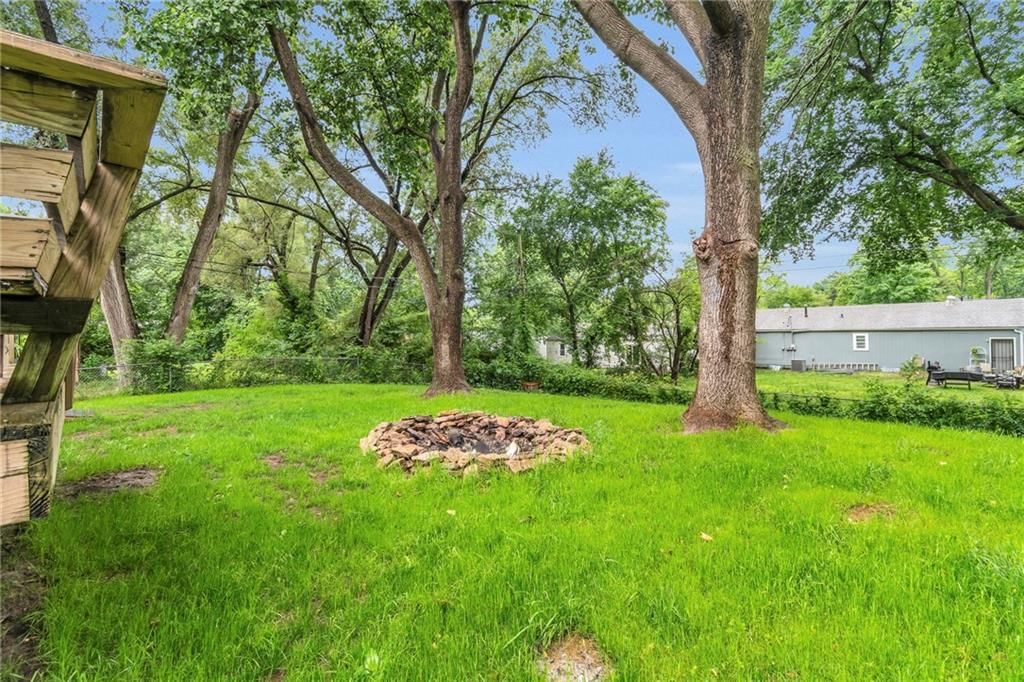 9810 Wallace Avenue — photo 23