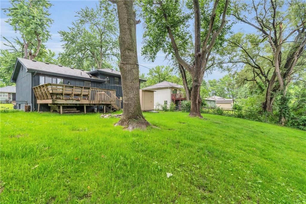 9810 Wallace Avenue — photo 24