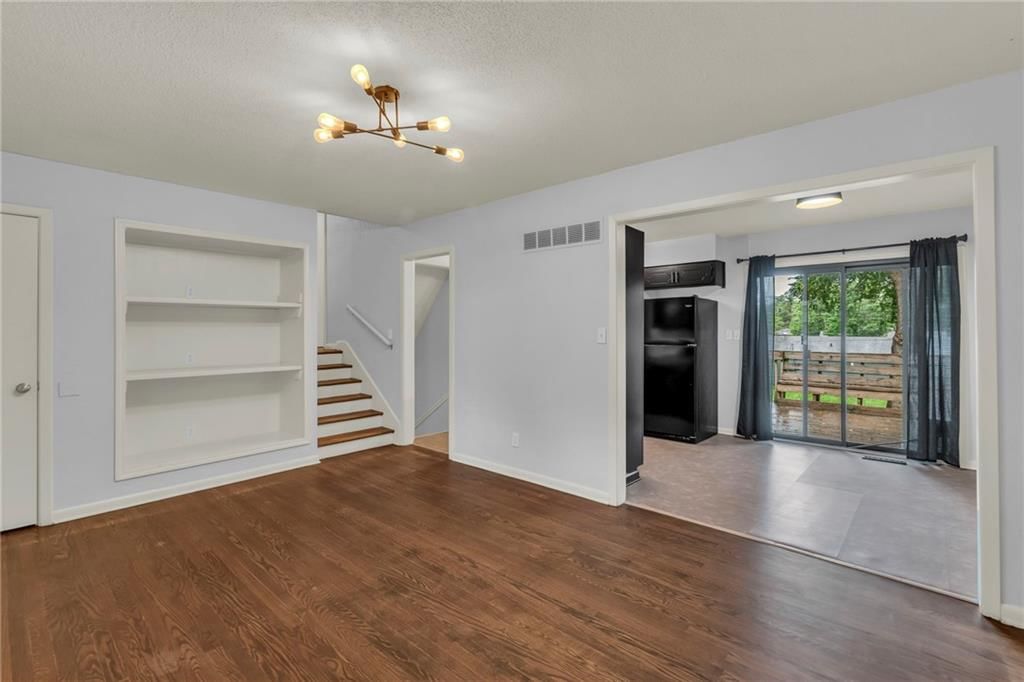 9810 Wallace Avenue — photo 5