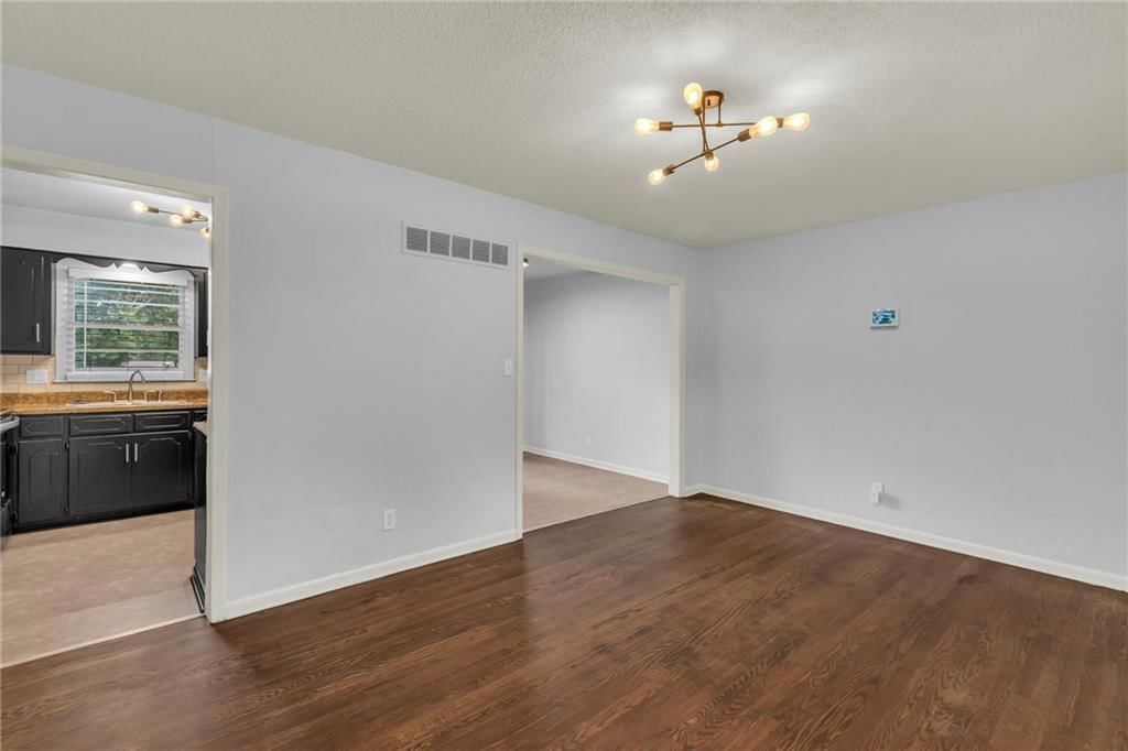 9810 Wallace Avenue — photo 6