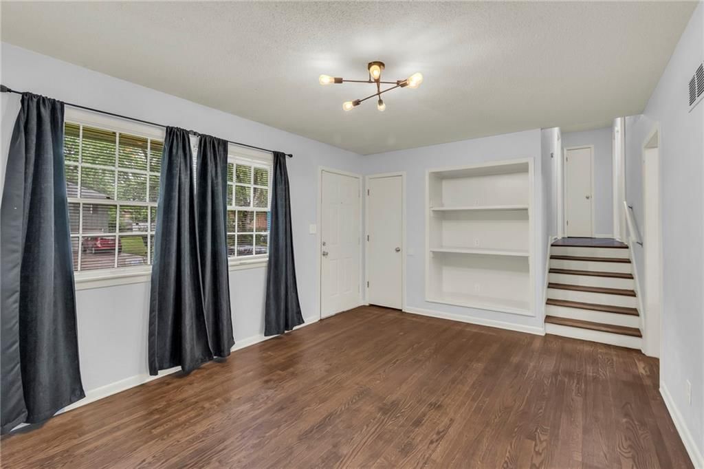 9810 Wallace Avenue — photo 7