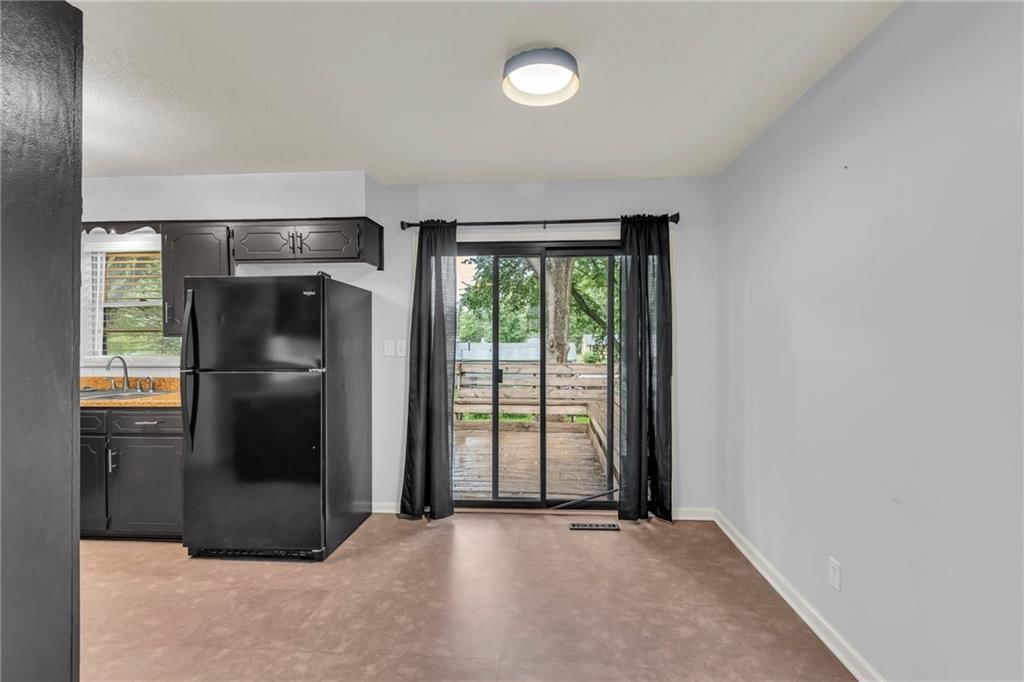 9810 Wallace Avenue — photo 8