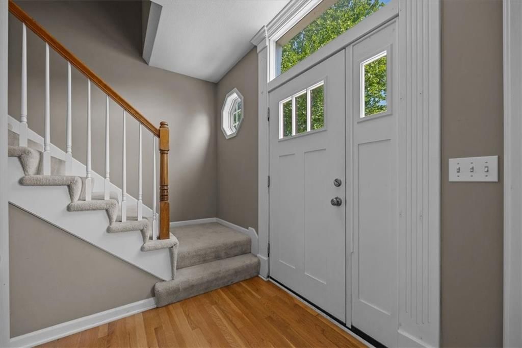 930 E 126th Terrace — photo 3