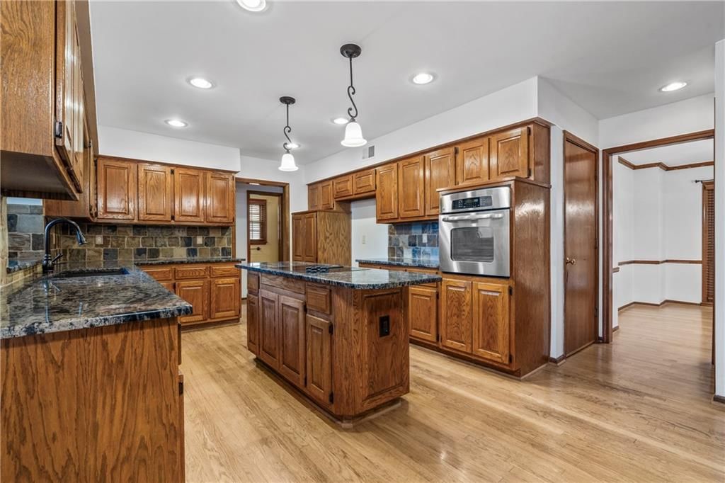 8541 Oakview Drive — photo 15