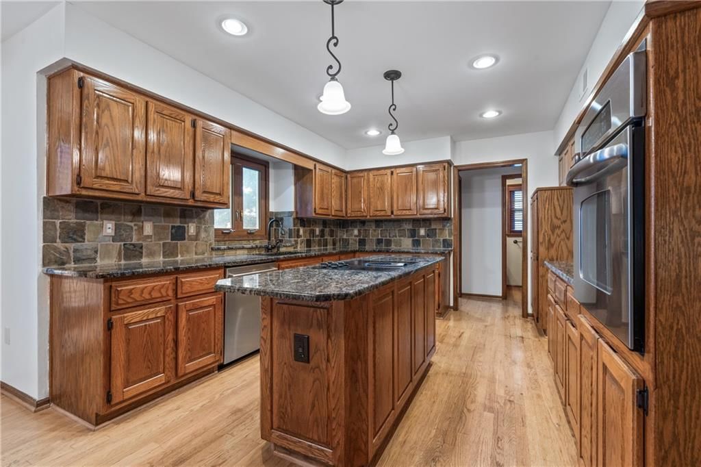 8541 Oakview Drive — photo 16