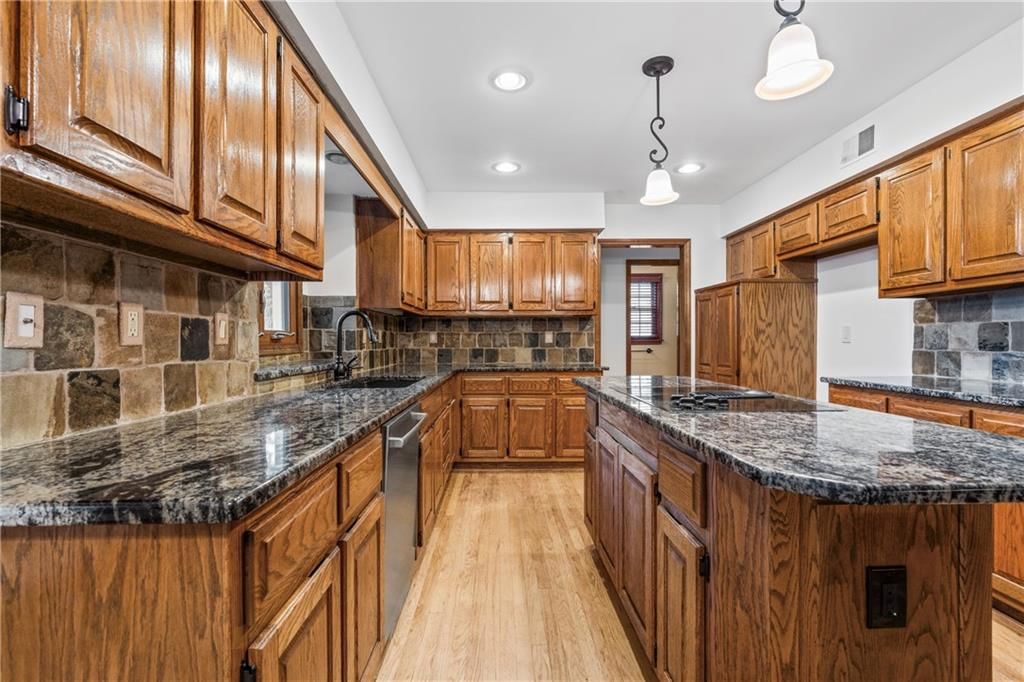 8541 Oakview Drive — photo 17