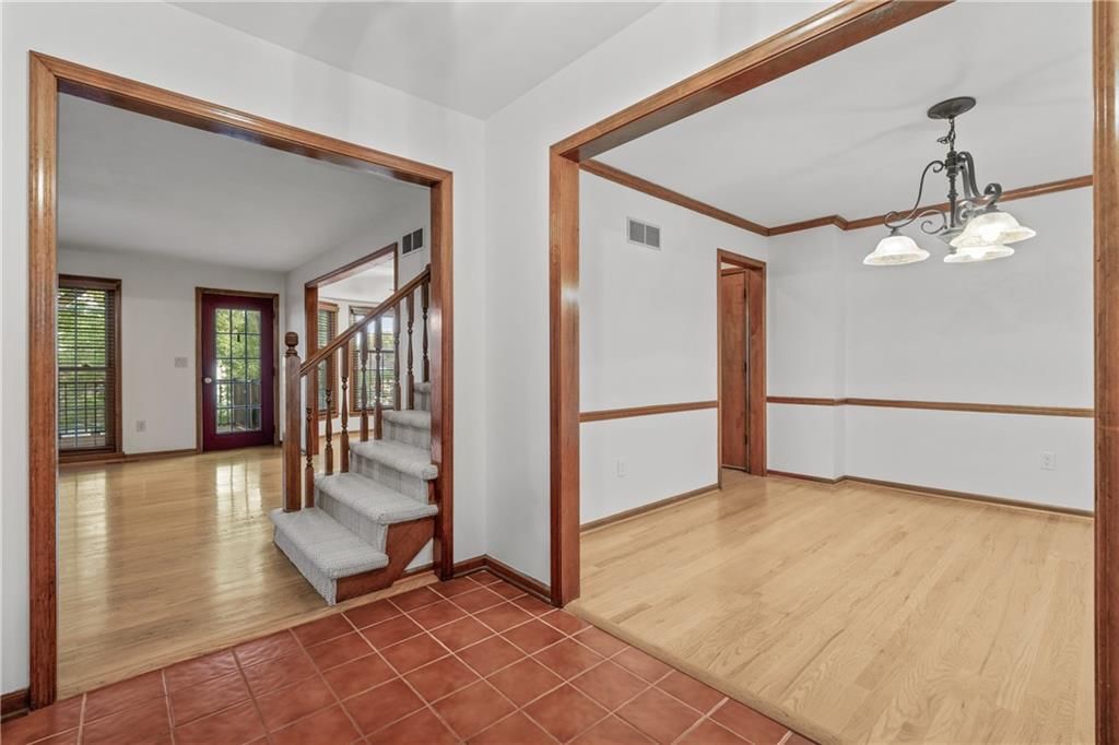 8541 Oakview Drive — photo 4