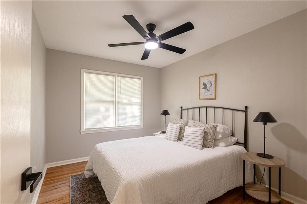 2901 N Spring Street — photo 15