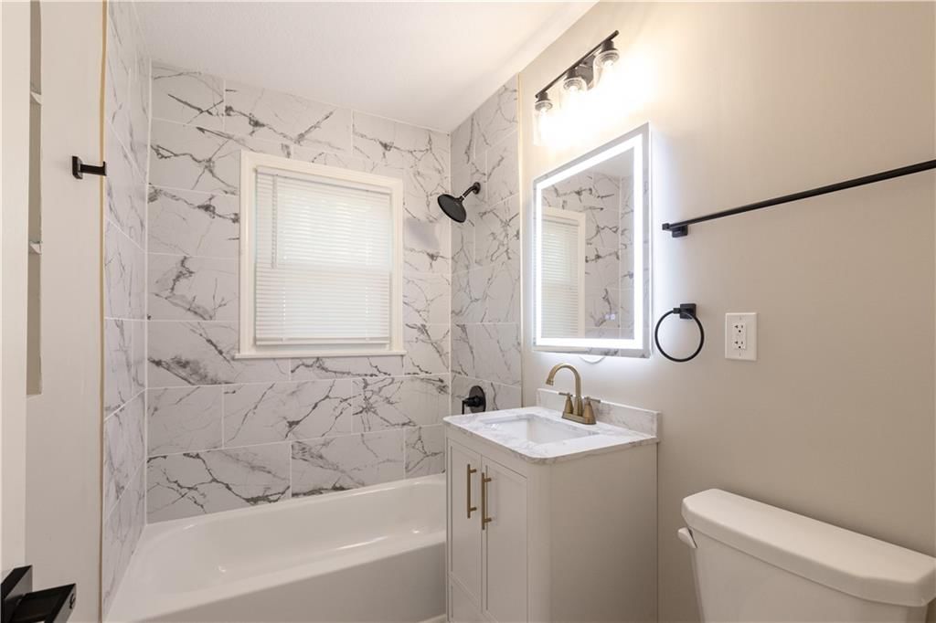2901 N Spring Street — photo 16