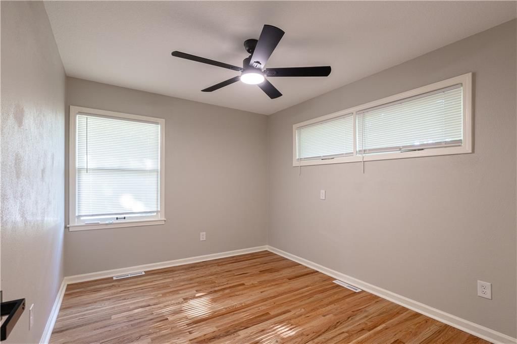 2901 N Spring Street — photo 17